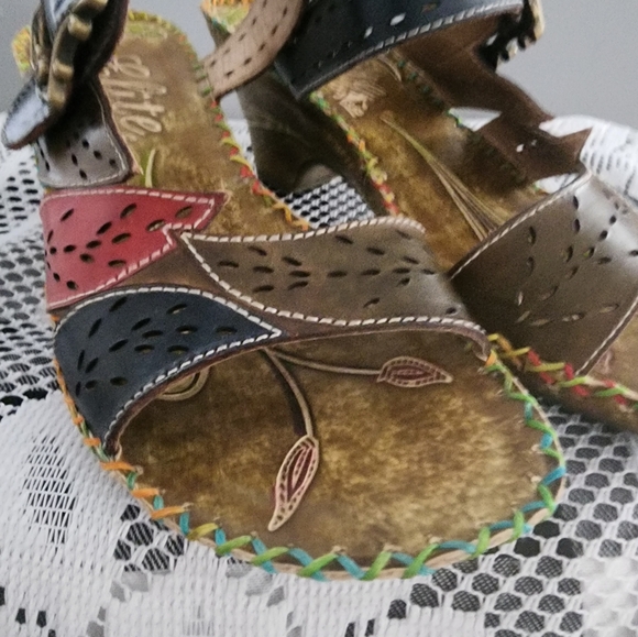 Elite by Corey's owner toe heels size 7 brown and then Muilti colors with brass - Picture 6 of 16